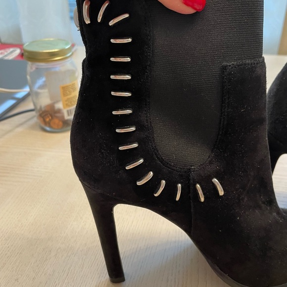 Kendall + Kylie Leather Suede Heeled  Ankle Boots with Silver Studs Are … - Picture 3 of 8